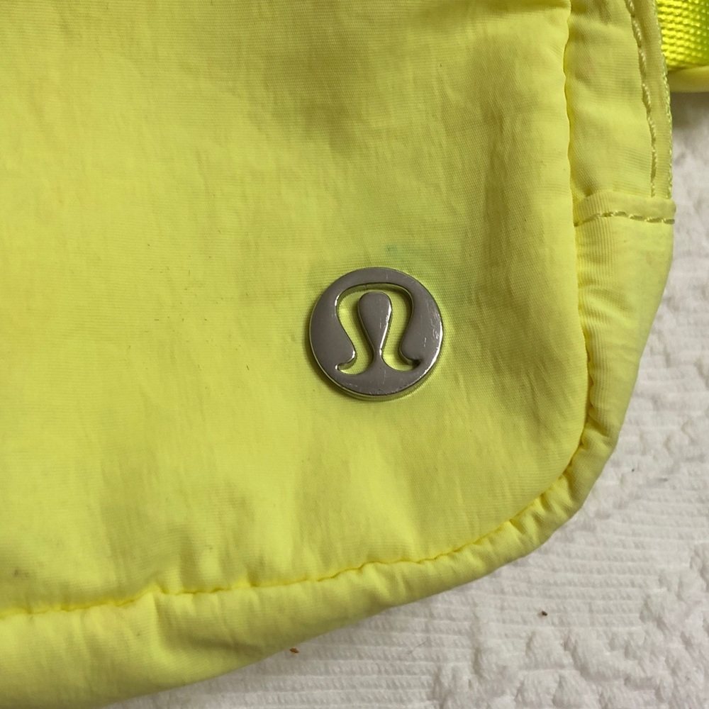 lululemon athletic bag neon yellow zip waist pouch (Fanny Pack) - Picture 10 of 12